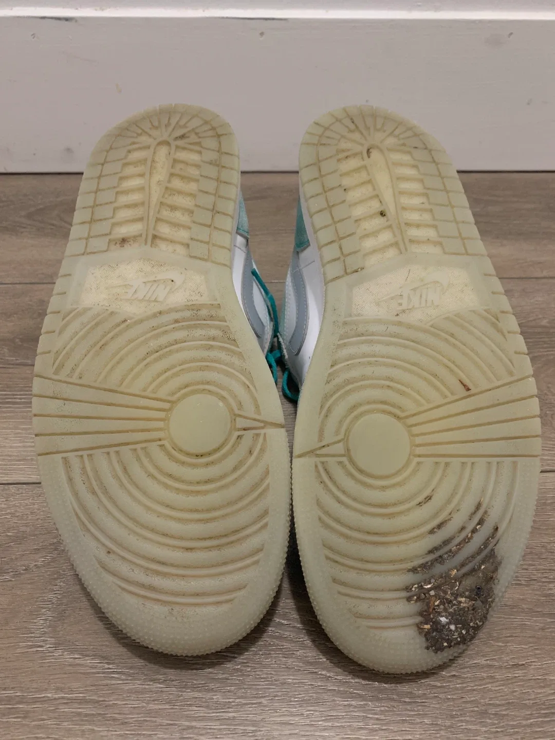 Jordan One Low SE New Emerald image indicator(5)