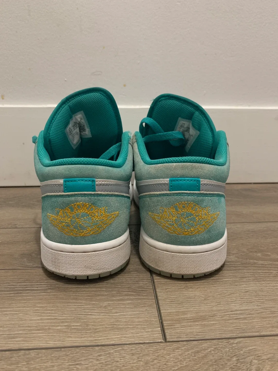 Jordan One Low SE New Emerald image indicator(3)