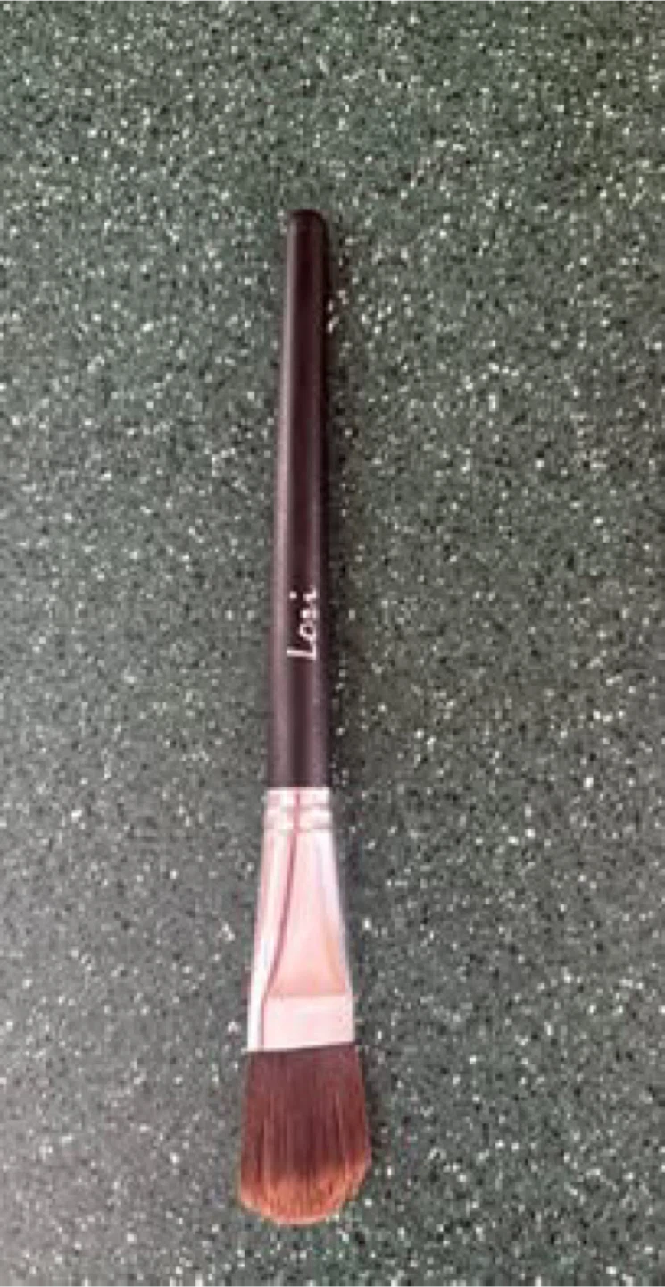 Lori makeup brush (Never used) (Giving away for FREE)