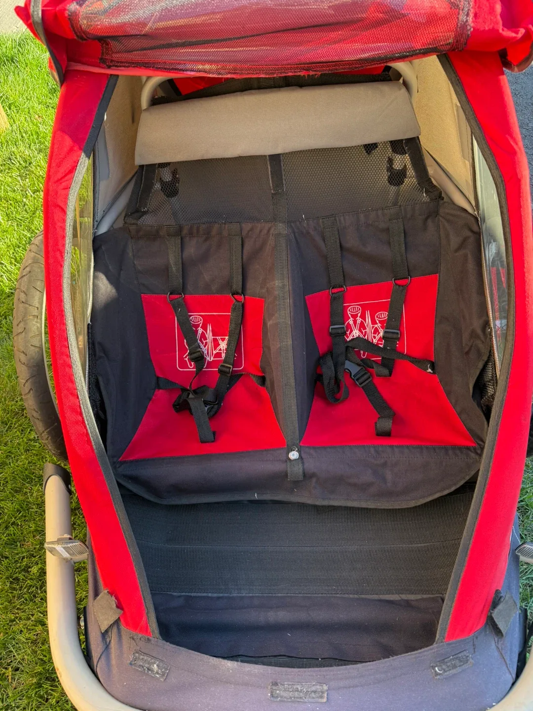 Mountain Equipment Co-op (MEC) Child Bike Trailer - Red/Grey image indicator(5)