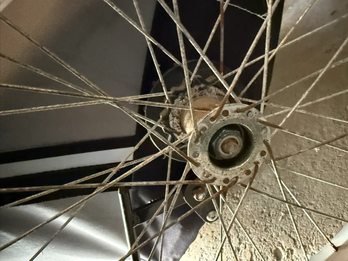 Mountain Equipment Co-op (MEC) Child Bike Trailer - Red/Grey image indicator(9)