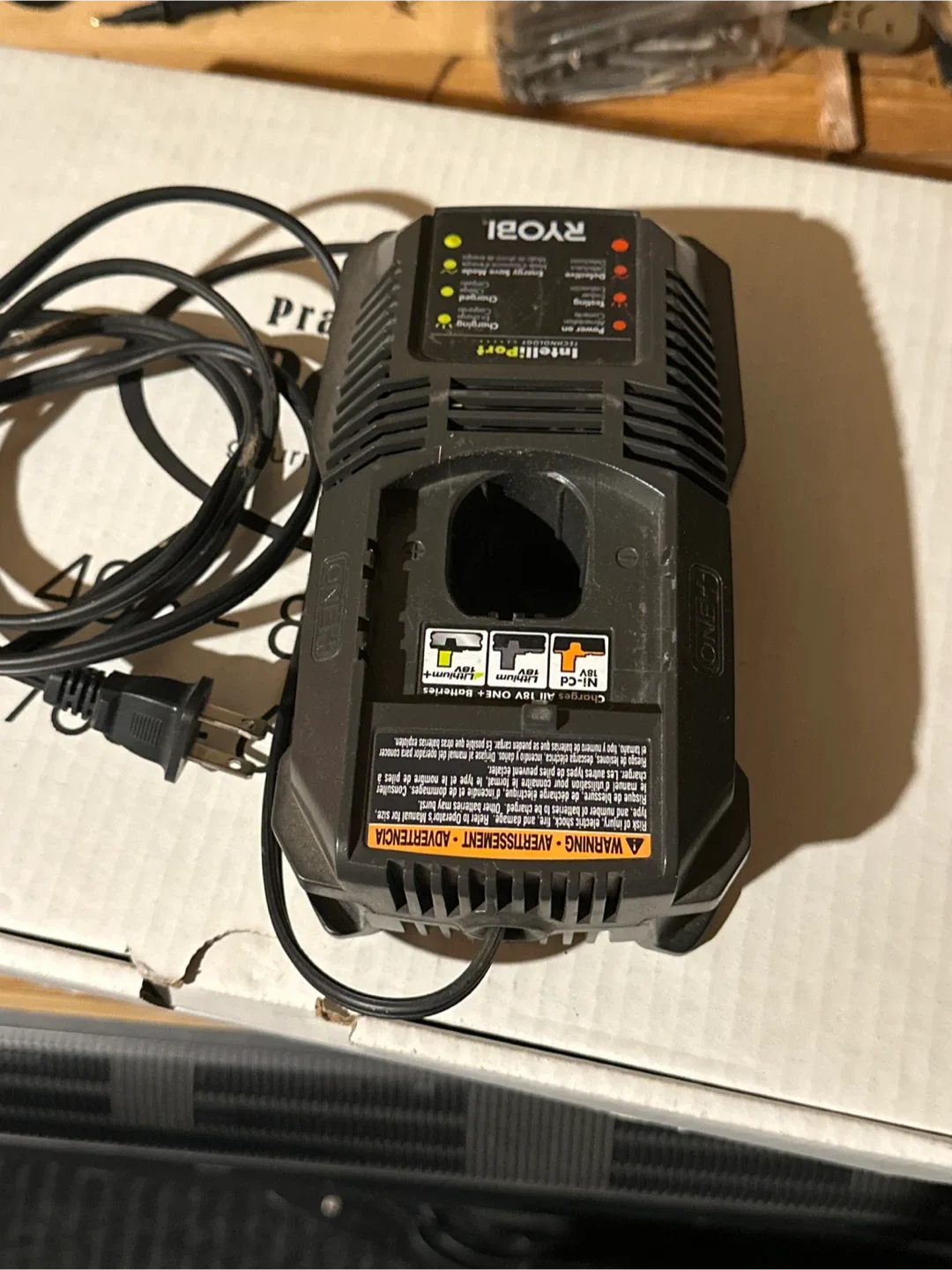 Ryobi IntelliPort Charger P118 image indicator(2)