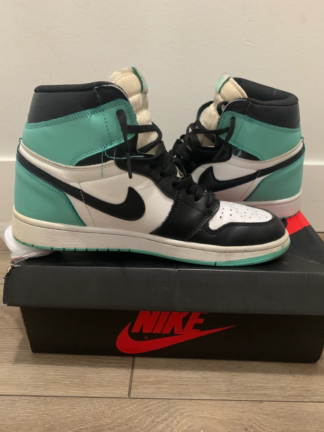 Nike Air Jordan 1 High Green Glow - photo 5