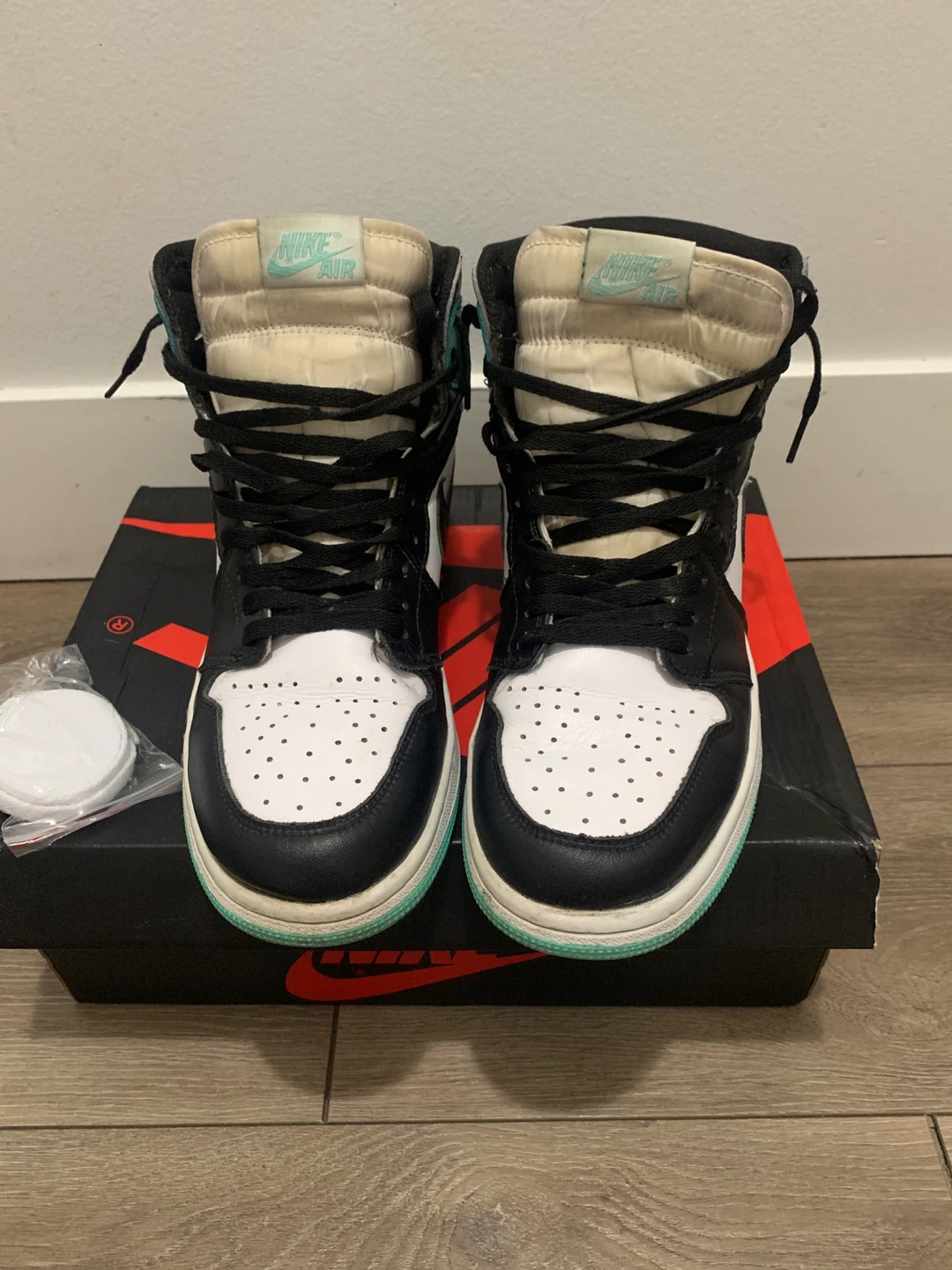 Nike Air Jordan 1 High Green Glow - photo 2