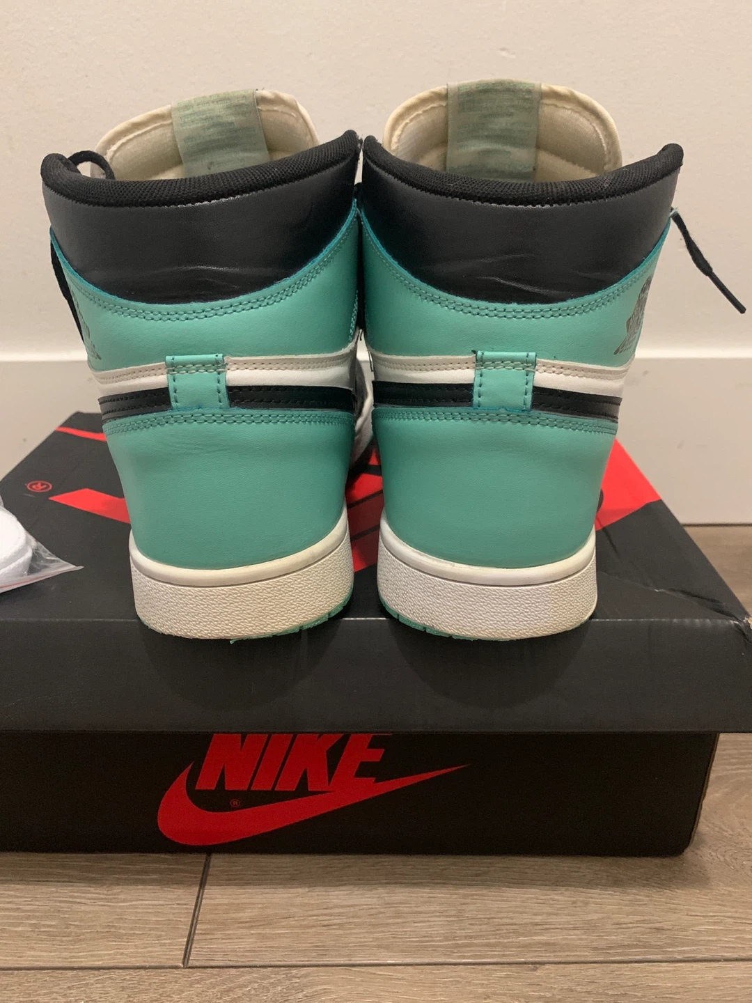 Nike Air Jordan 1 High Green Glow - photo 3