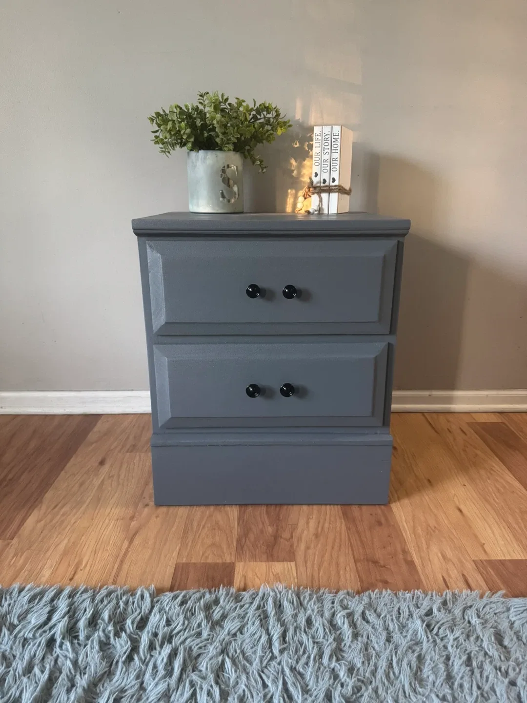 ✨🩶1 solid wood nightstand🩶✨ thumbnail