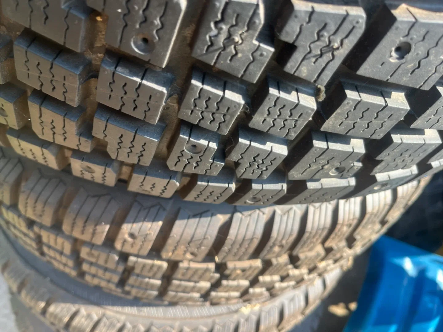 Set of Used Winter Tires 215/60/16 brand Hercules Avalanche image indicator(3)