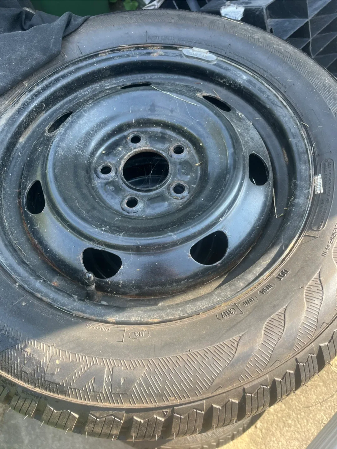 Set of Used Winter Tires 215/60/16 brand Hercules Avalanche image indicator(4)