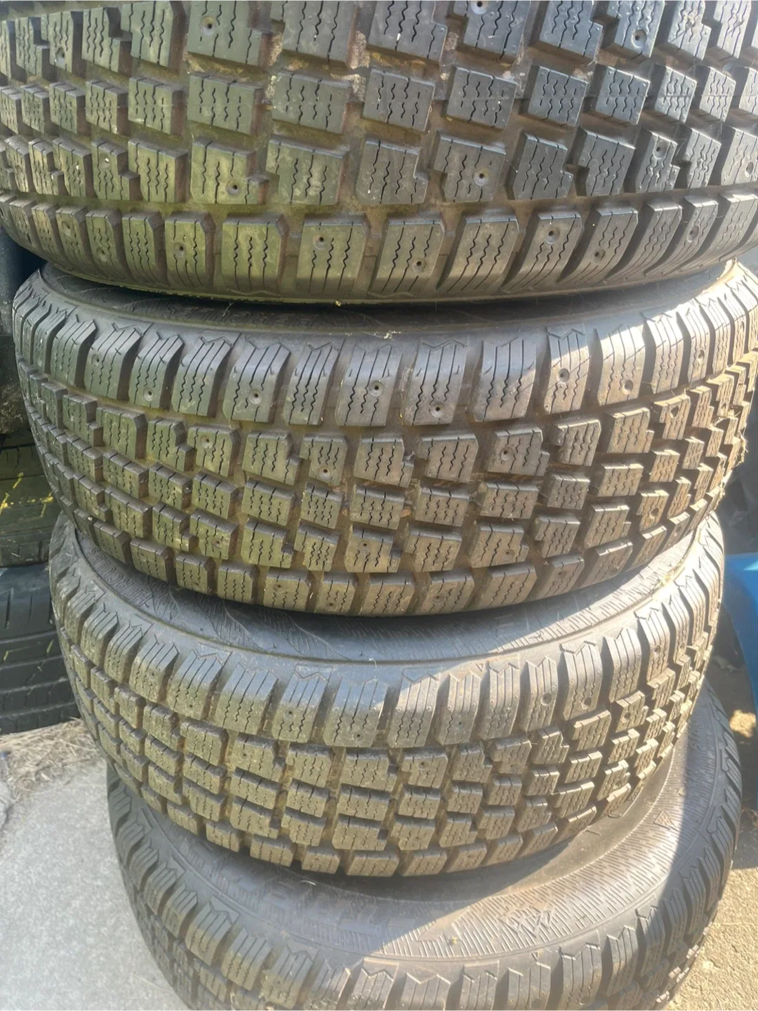 Set of Used Winter Tires 215/60/16 brand Hercules Avalanche image indicator(2)