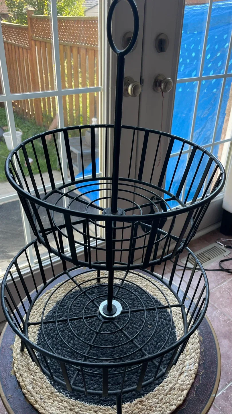 Two-Tier Metal Fruit Basket image indicator(2)