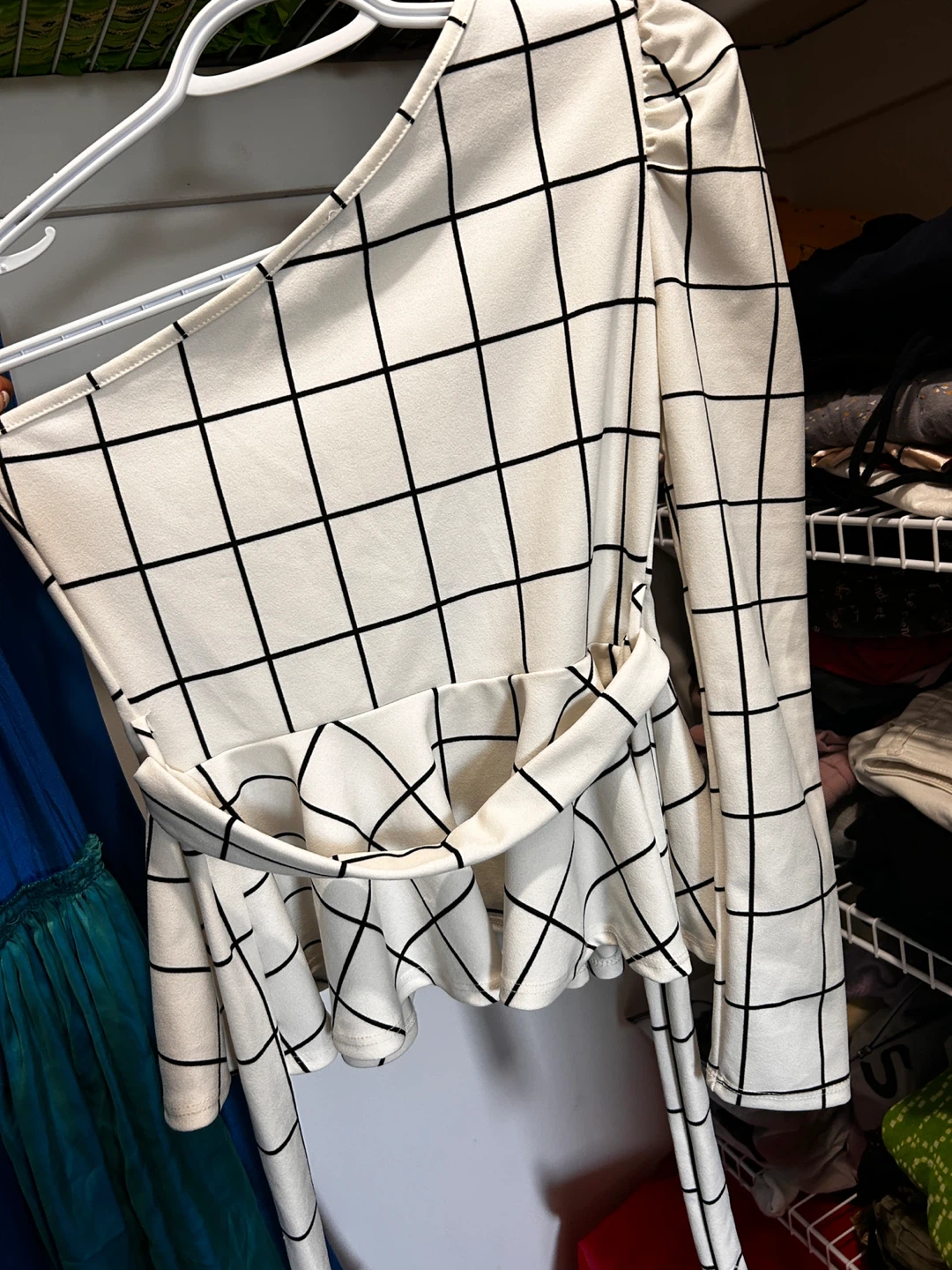 White Grid Pattern One-Shoulder Top - photo 4