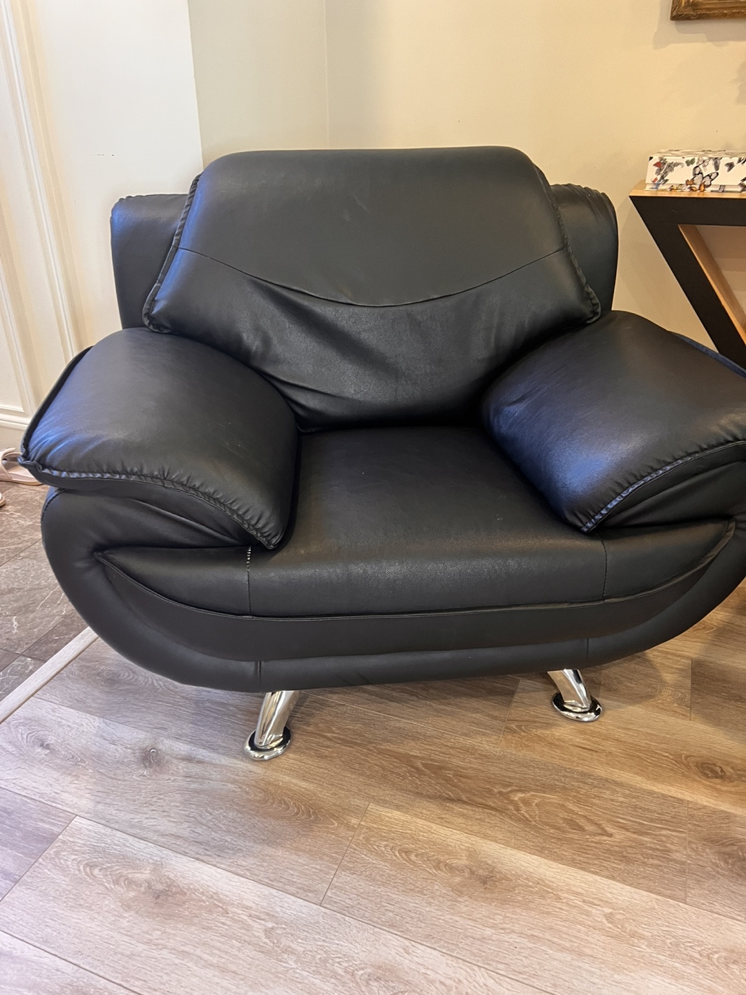 Black Leather Armchair - photo 2