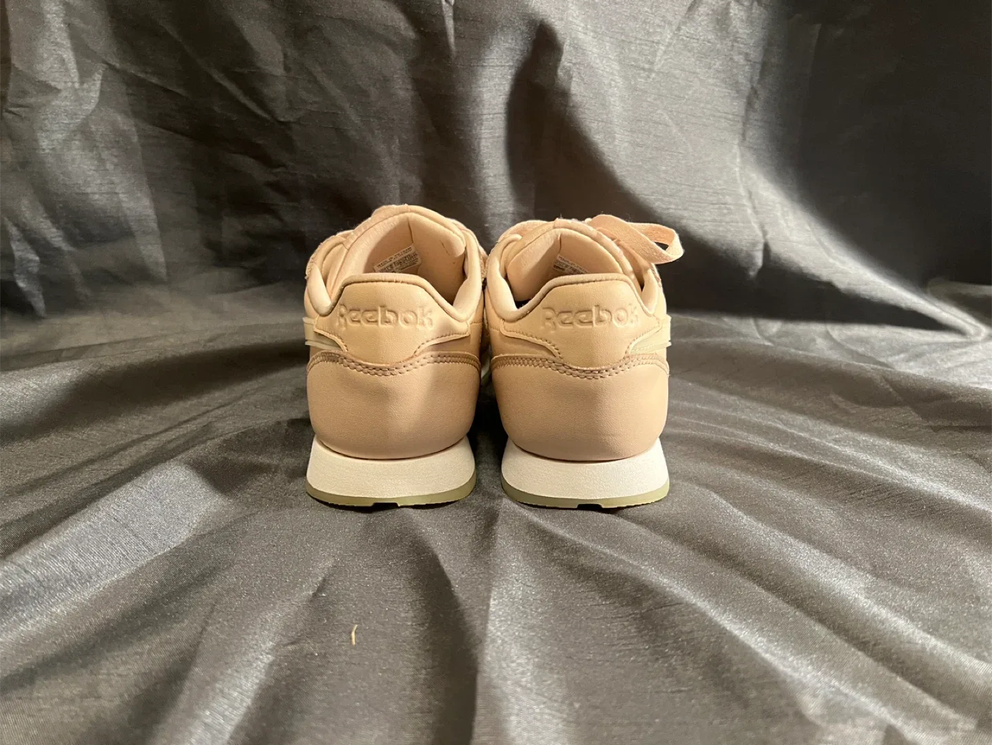 Reebok Classic Leather Shoes - Size 7.5- Peach image indicator(5)