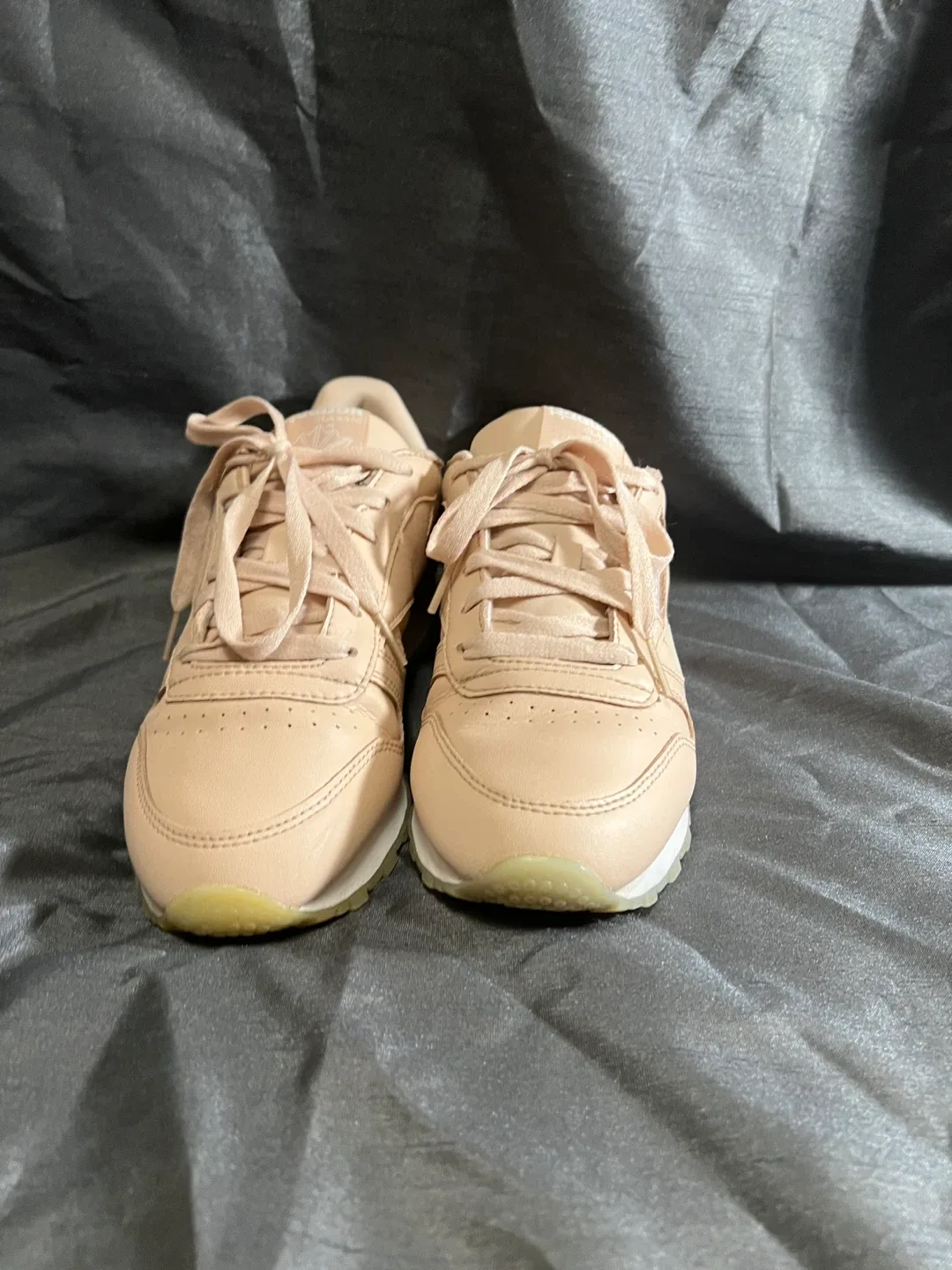 Reebok Classic Leather Shoes - Size 7.5- Peach image indicator(2)
