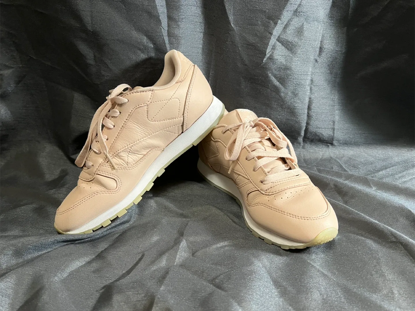 Reebok Classic Leather Shoes - Size 7.5- Peach image indicator(7)