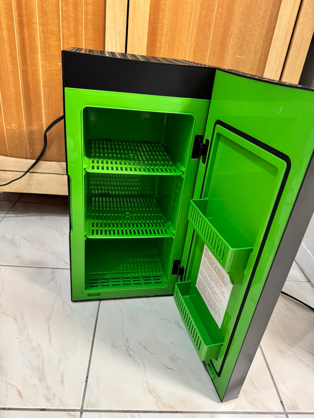 Xbox Series X Mini Fridge - photo 3