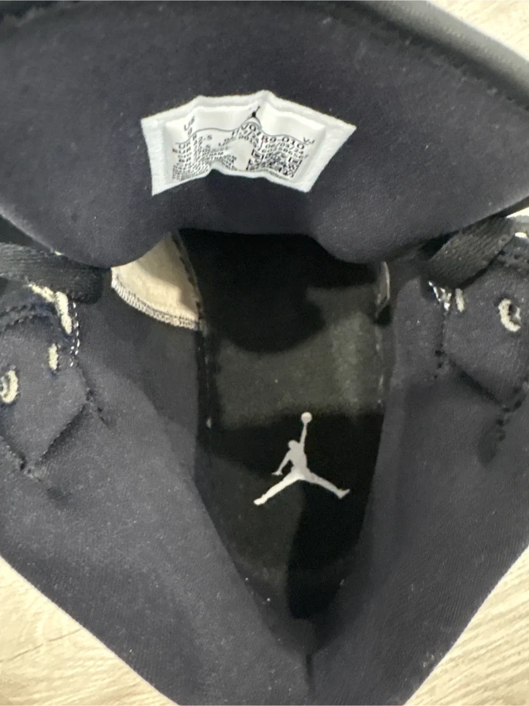 Jordan Air Mid Black/White Size 9 image indicator(5)