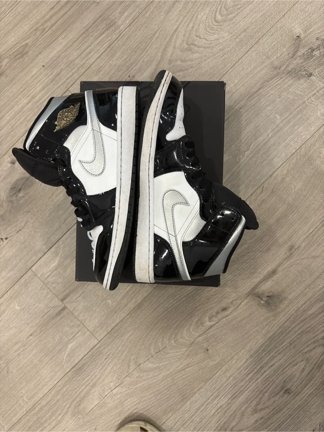 Jordan Air Mid Black/White Size 9 image indicator(2)