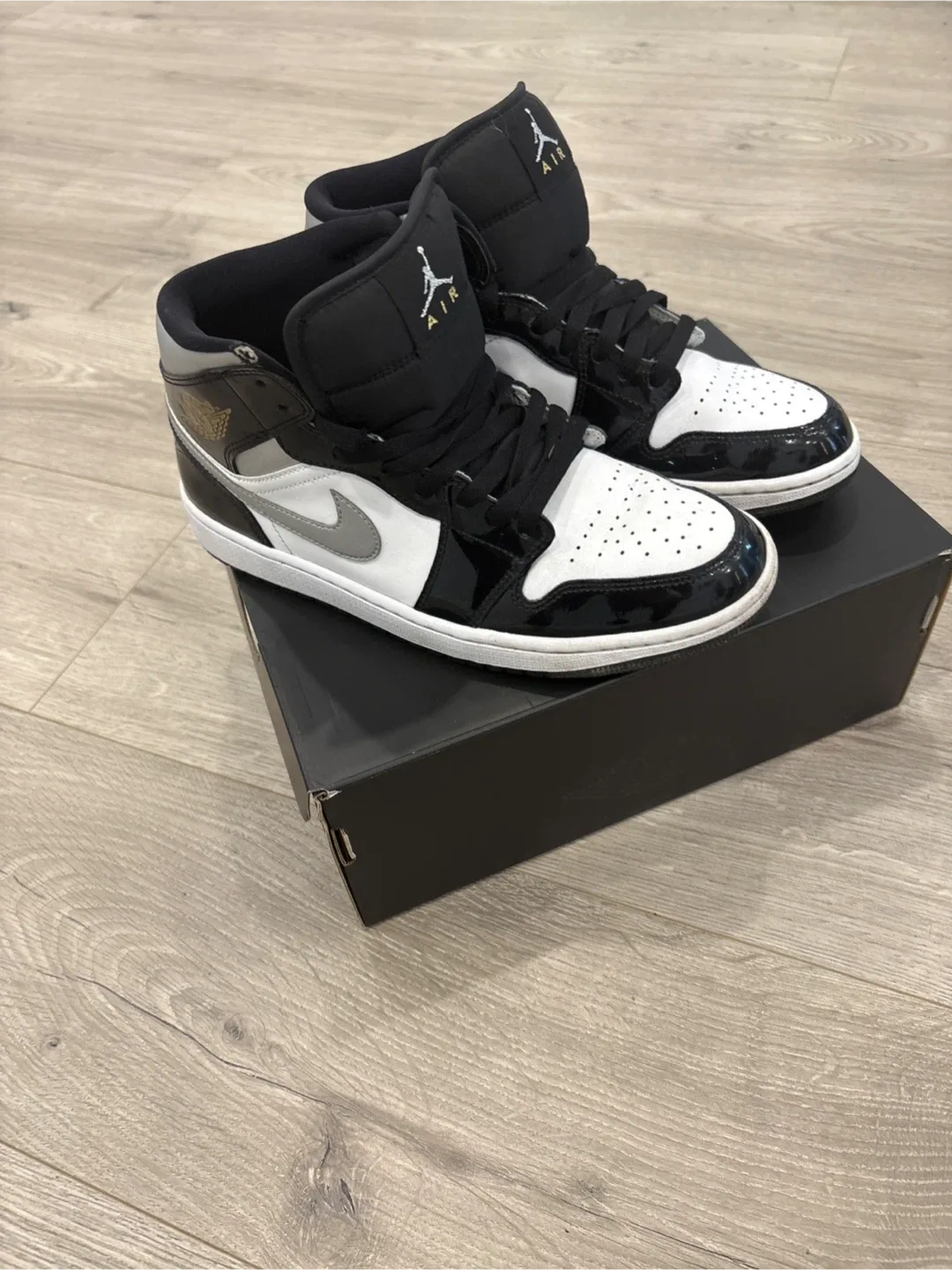 Jordan Air Mid Black/White Size 9 image indicator(3)