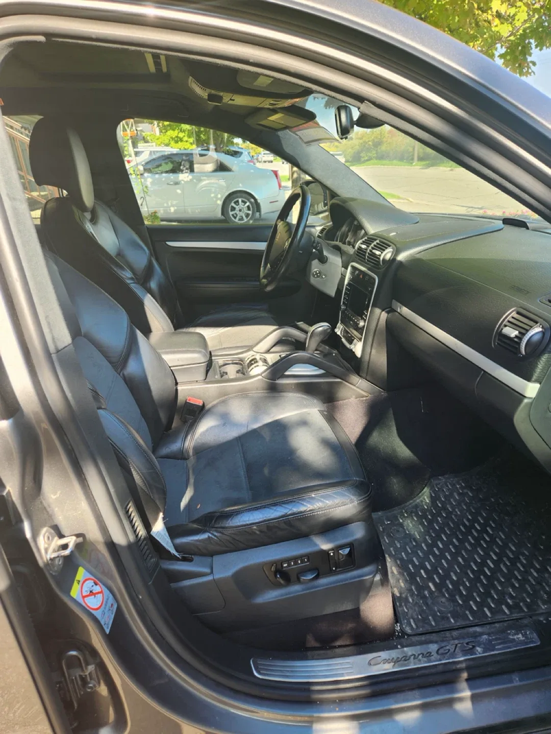 Porsche Cayenne SUV image indicator(6)