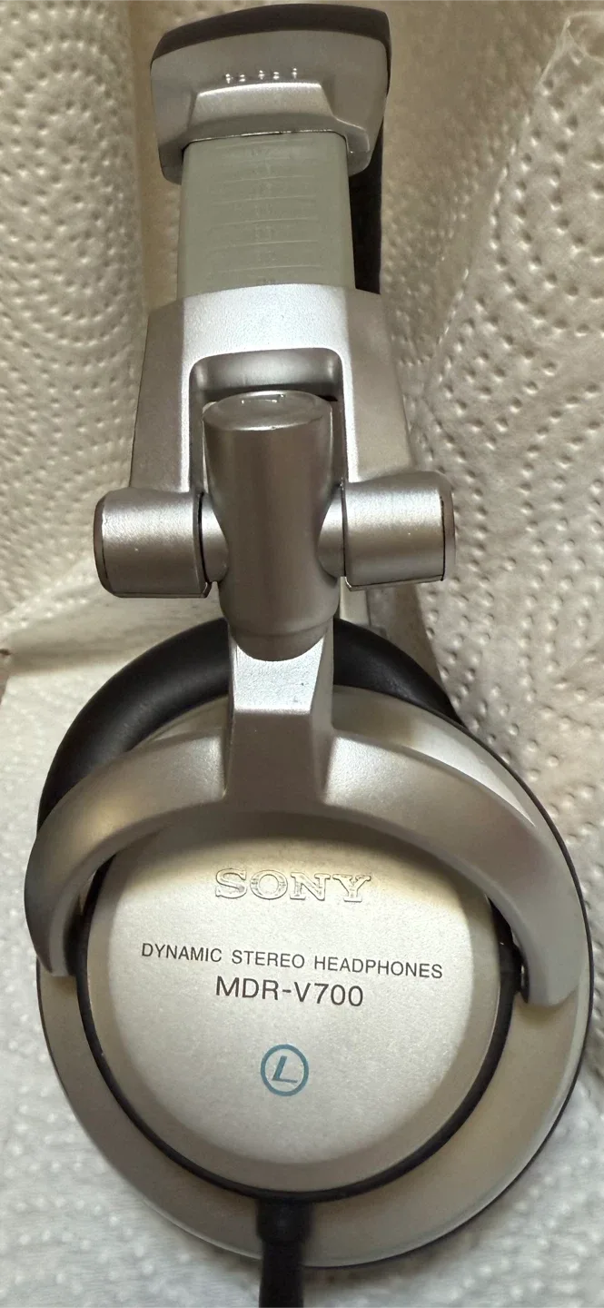 Sony MDR-V700 Dynamic Stereo Headphones image indicator(2)