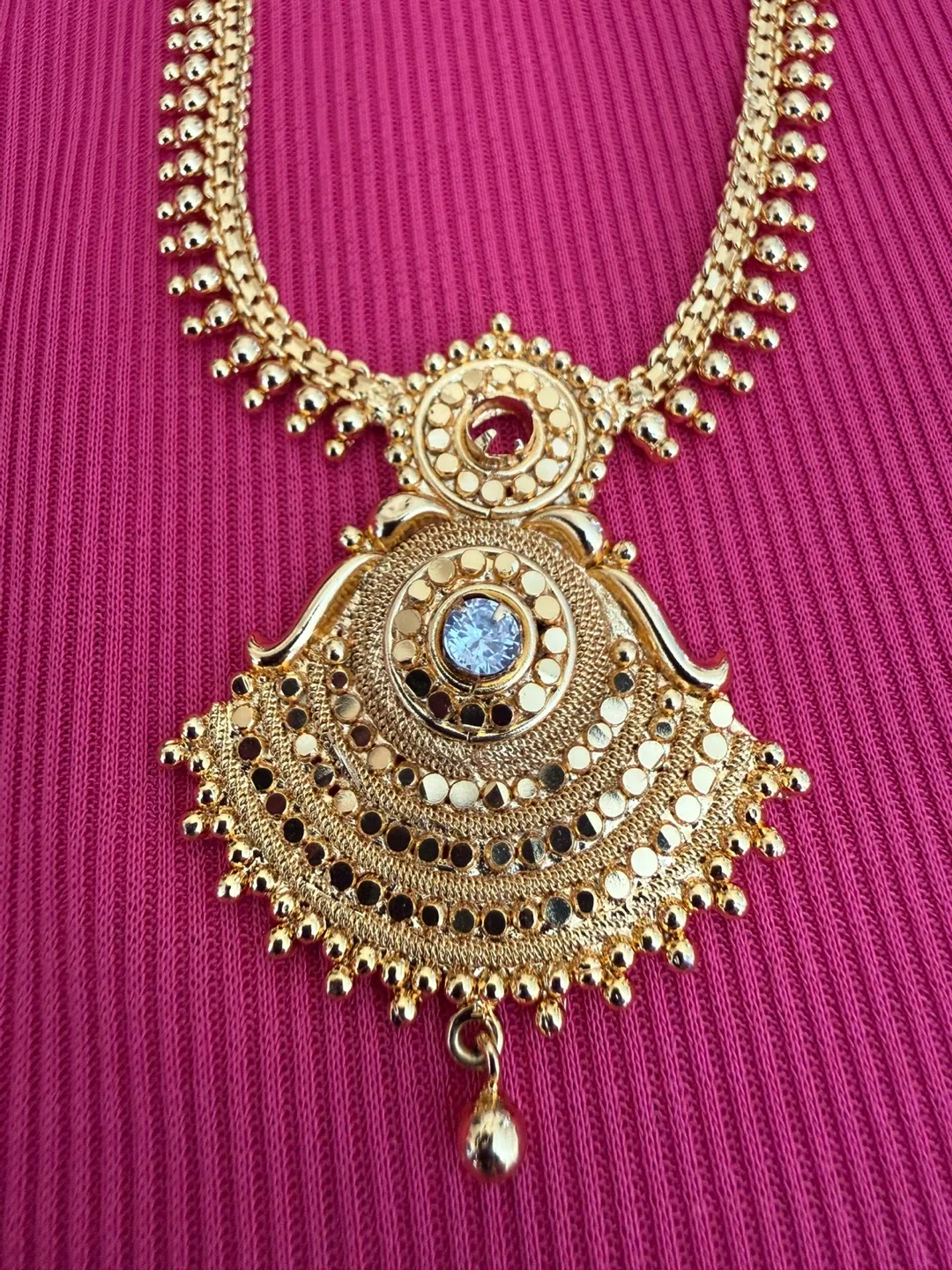 Gold-toned Necklace 🆕 💰Price Negotiable!! image indicator(8)