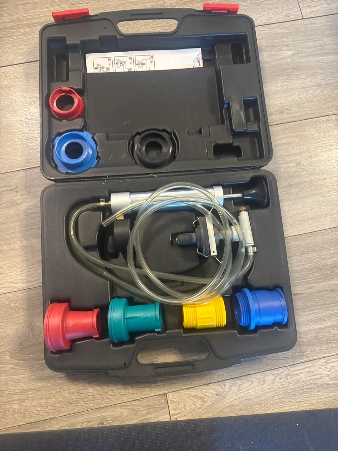 Matco Tools UniTest Cooling System Pressure Tester Deluxe Kit image indicator(3)