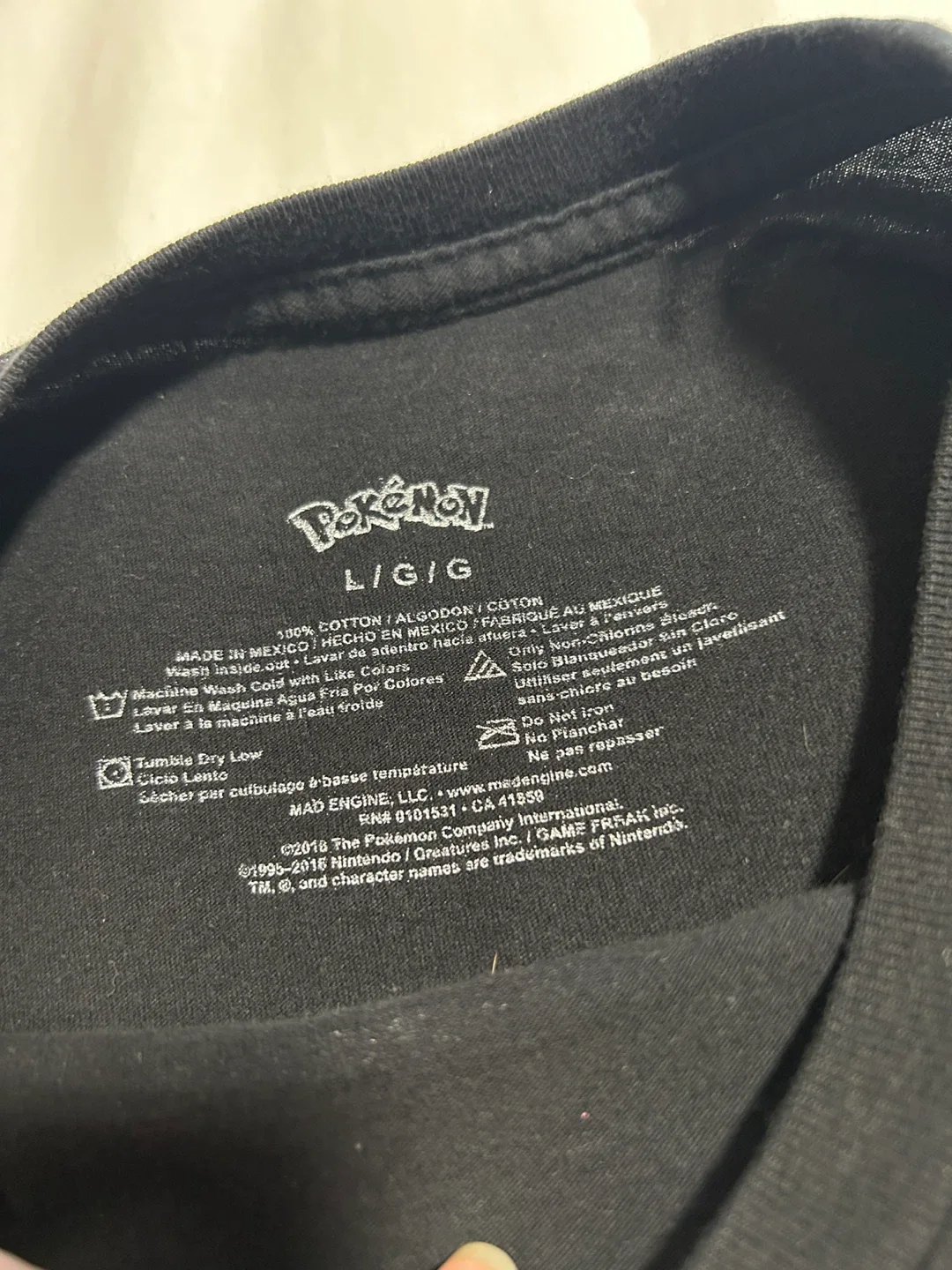 Pokemon Eevee Stained Glass Black T-Shirt - L image indicator(2)