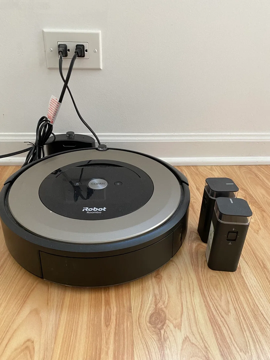 iRobot Roomba e6 Robot Vacuum image indicator(2)