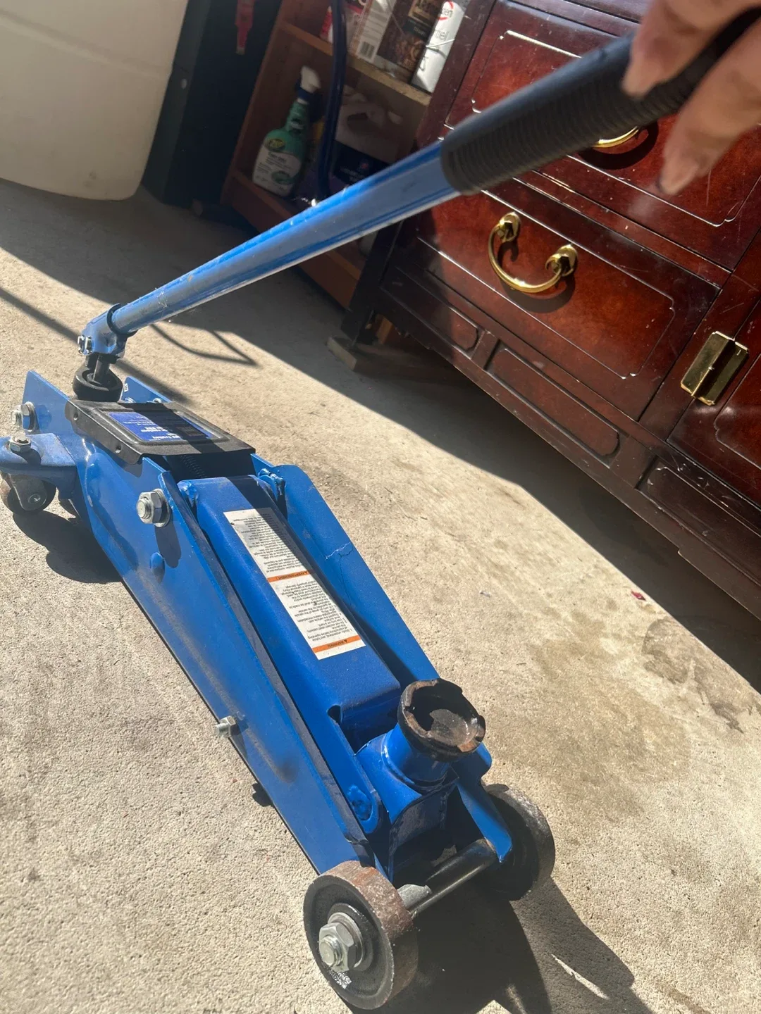 Power Fist 3 Ton SUV Trolley Jack image indicator(2)