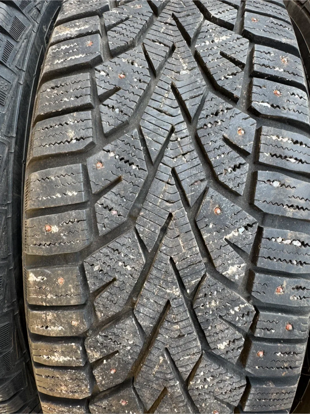 225/60r17 Studded Winter tires+rims 5x114.3 Bolt pattern image indicator(6)