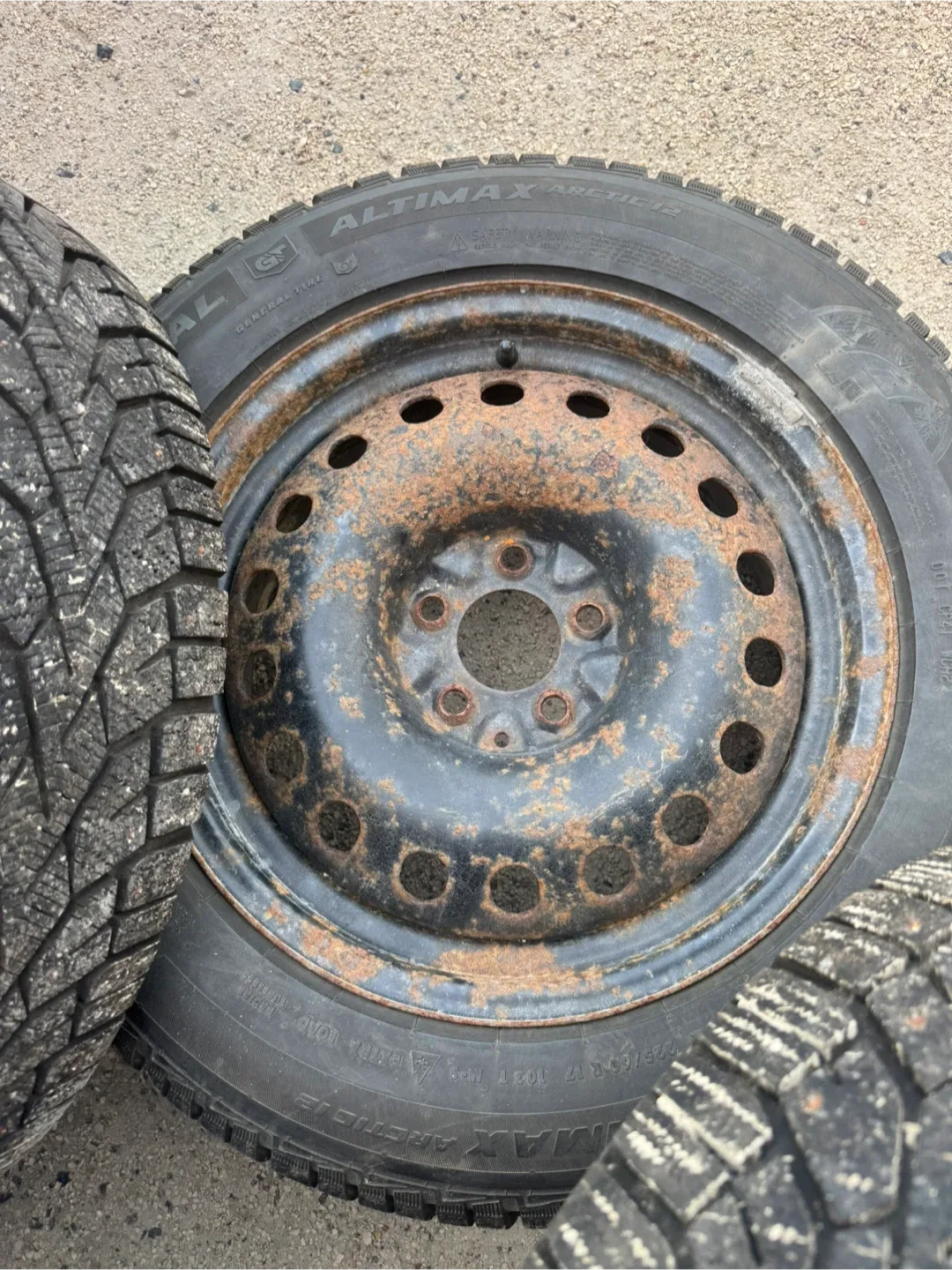 225/60r17 Studded Winter tires+rims 5x114.3 Bolt pattern image indicator(2)