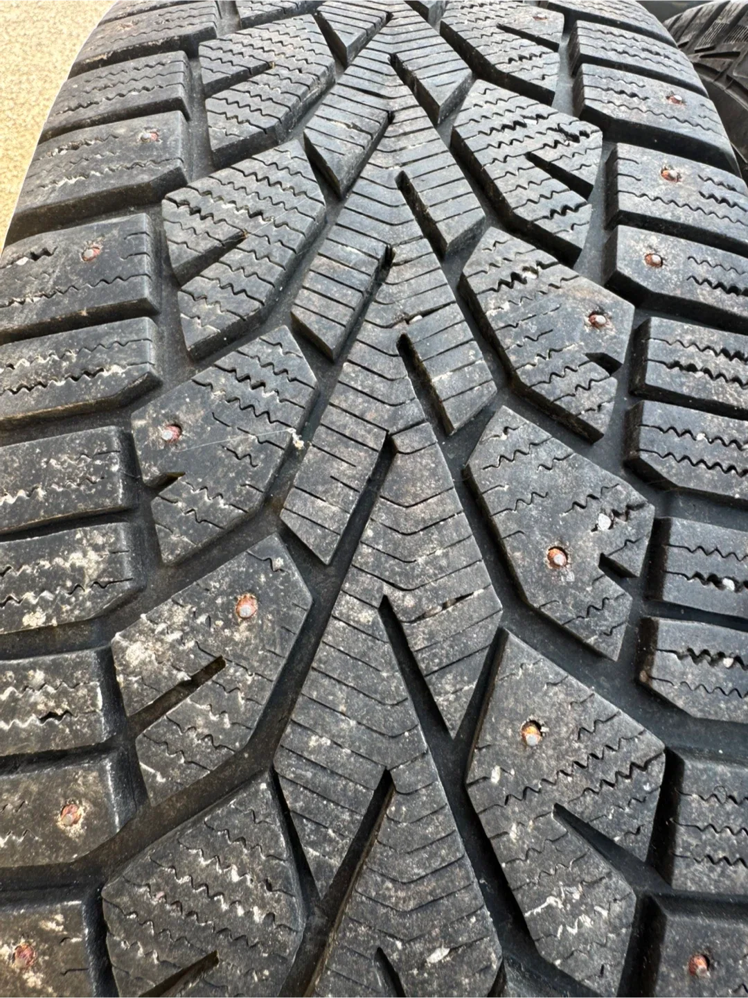 225/60r17 Studded Winter tires+rims 5x114.3 Bolt pattern image indicator(9)