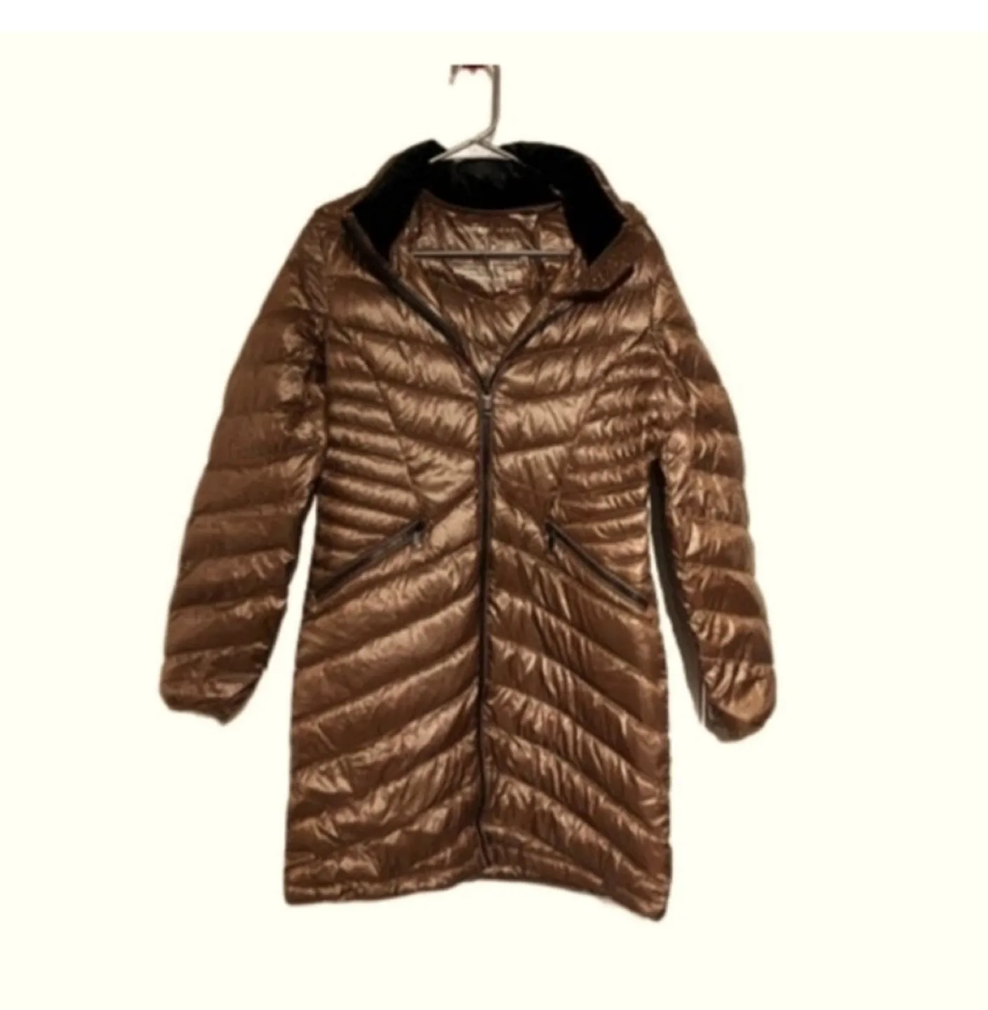 Andrew Marc 650 Fill Down Packable Puffer with Removable Hood image indicator(7)