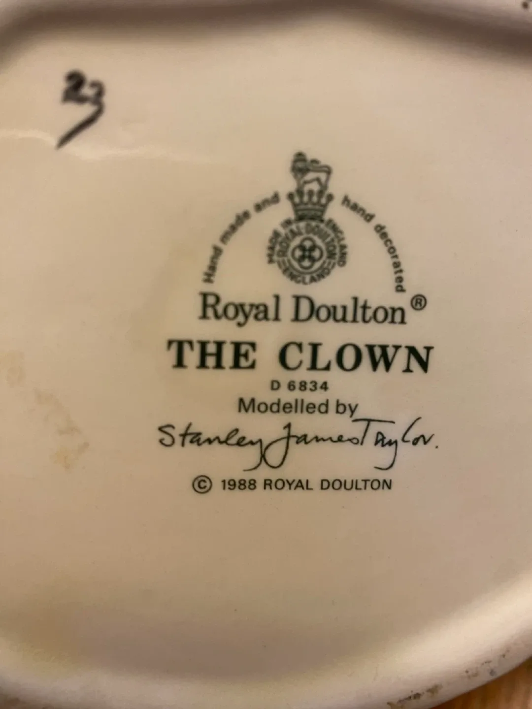 RARE Royal Doulton 'The Clown' TOBY JUG Figurine D6834 image indicator(2)