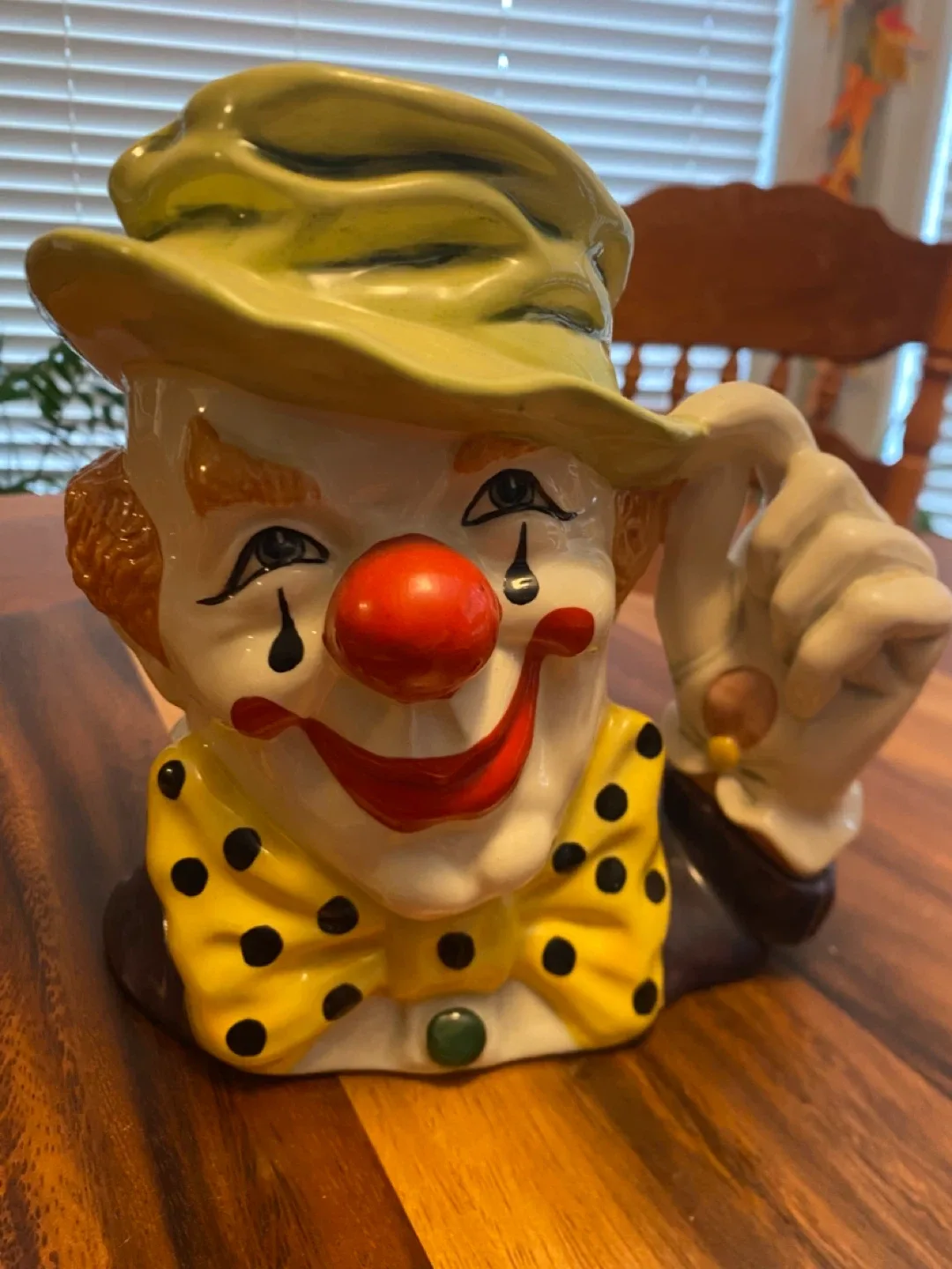 Royal Doulton 'The Clown' Figurine D6834 thumbnail