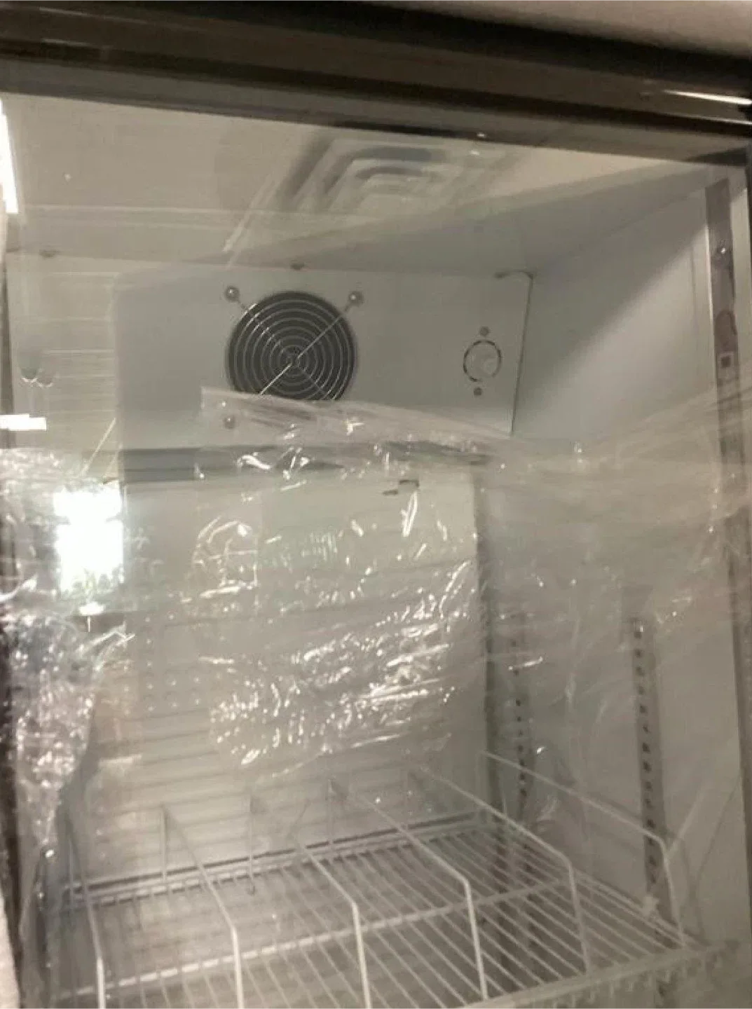 9 CU.FT Display Refrigerator - Like New! image indicator(4)