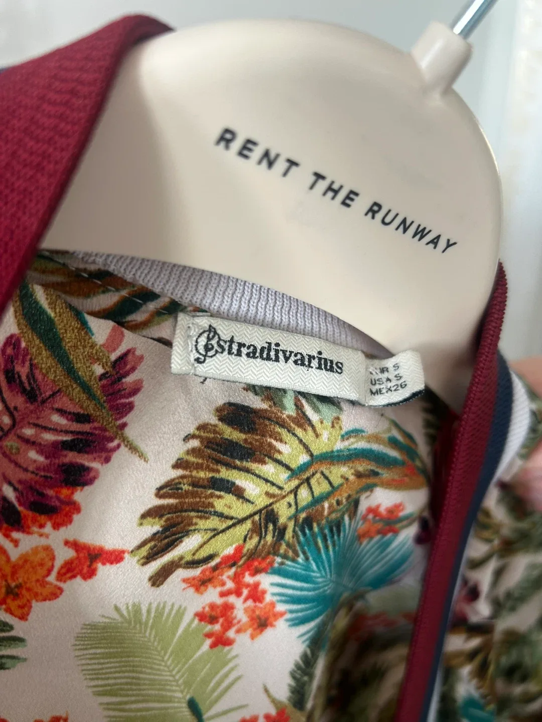 Stradivarius Women’s Light Weight Tropical Floral Jacket image indicator(3)