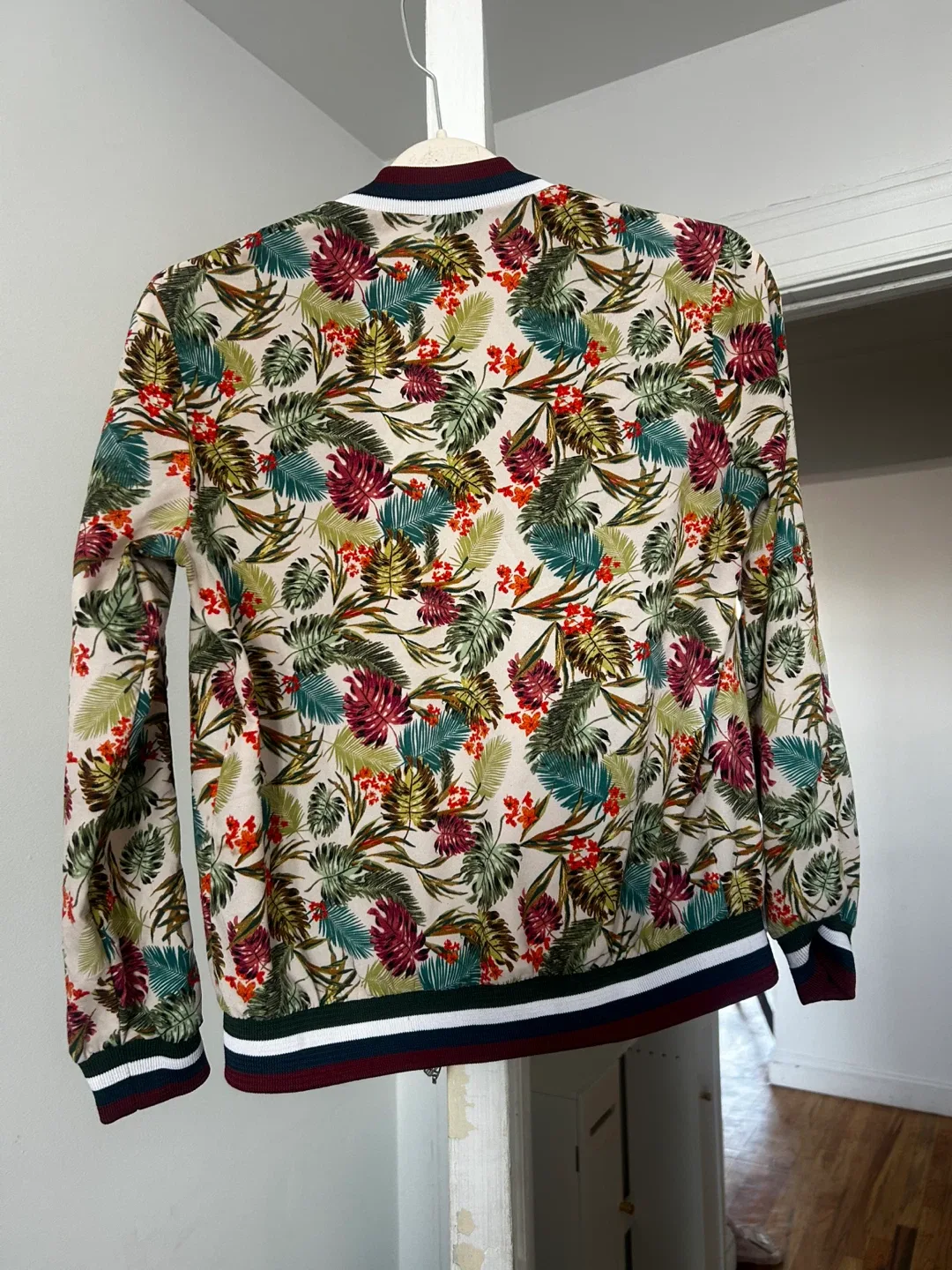 Stradivarius Women’s Light Weight Tropical Floral Jacket image indicator(2)