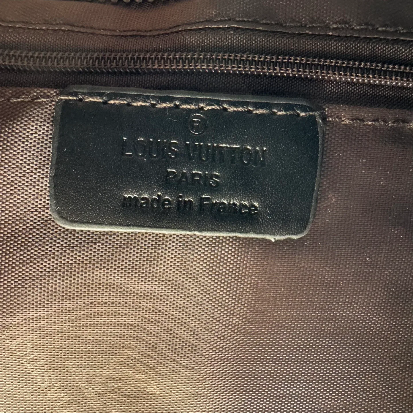 Louis Vuitton District PM NV3 Black Messenger Bag image indicator(3)