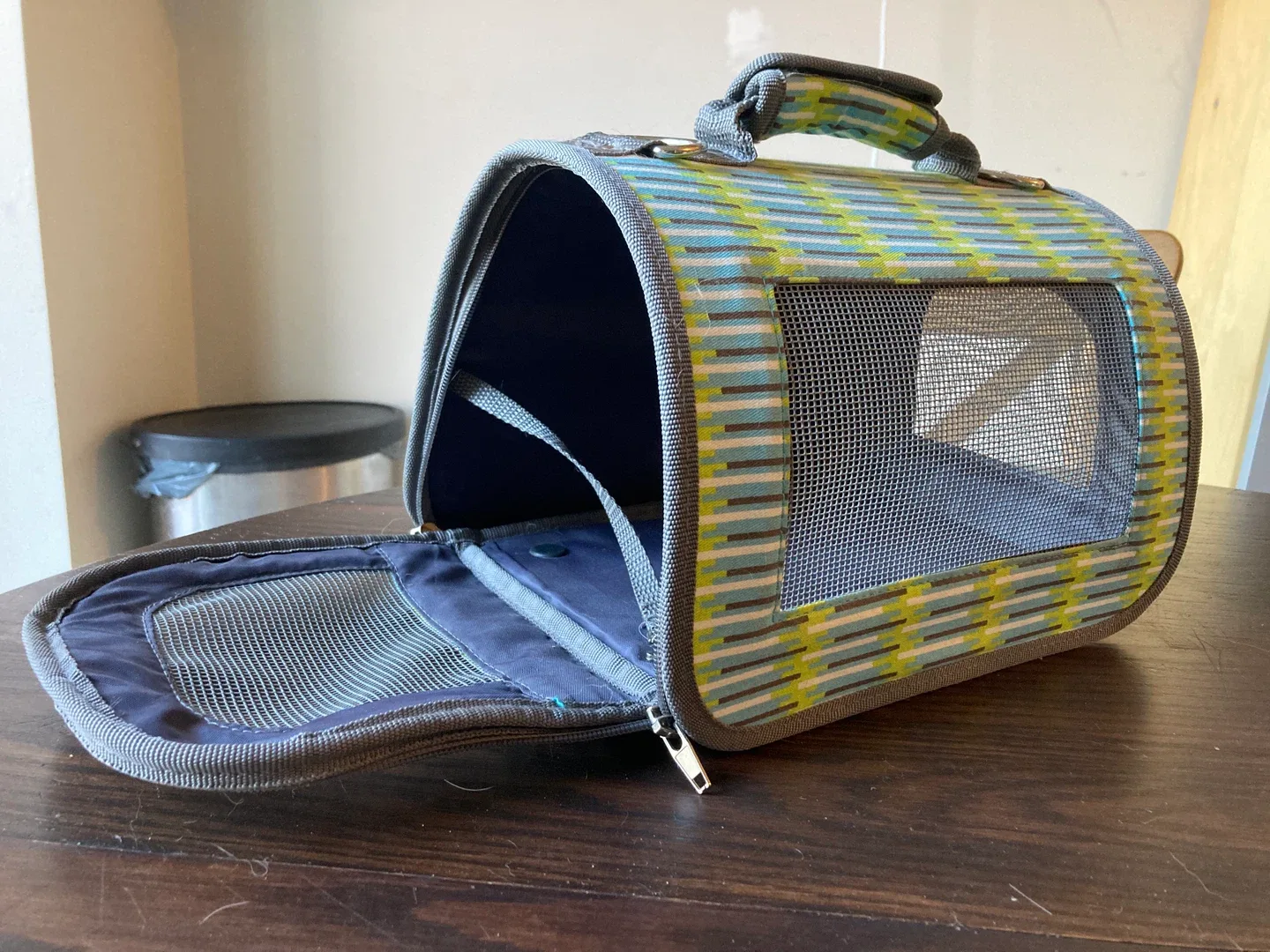 Pet Carrier - Blue & Green image indicator(5)