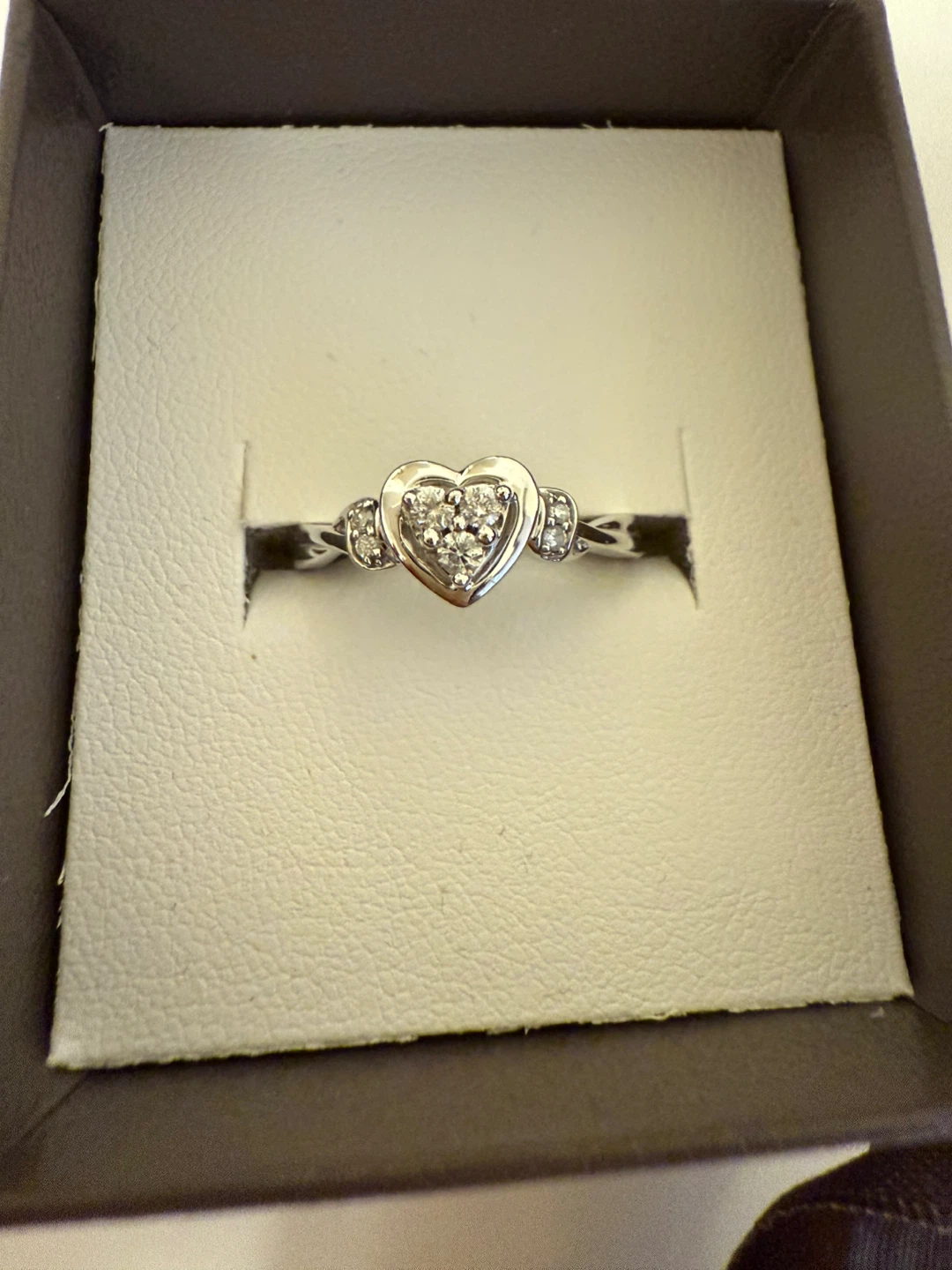 Michael Hill Diamond Heart Ring size 5 - photo 4