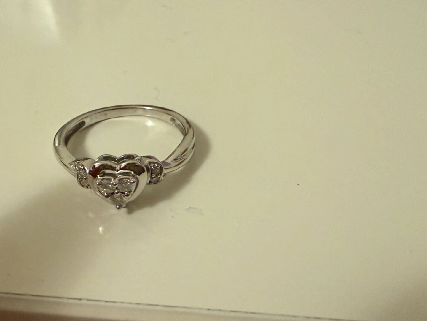 Michael Hill Diamond Heart Ring size 5 - photo 5