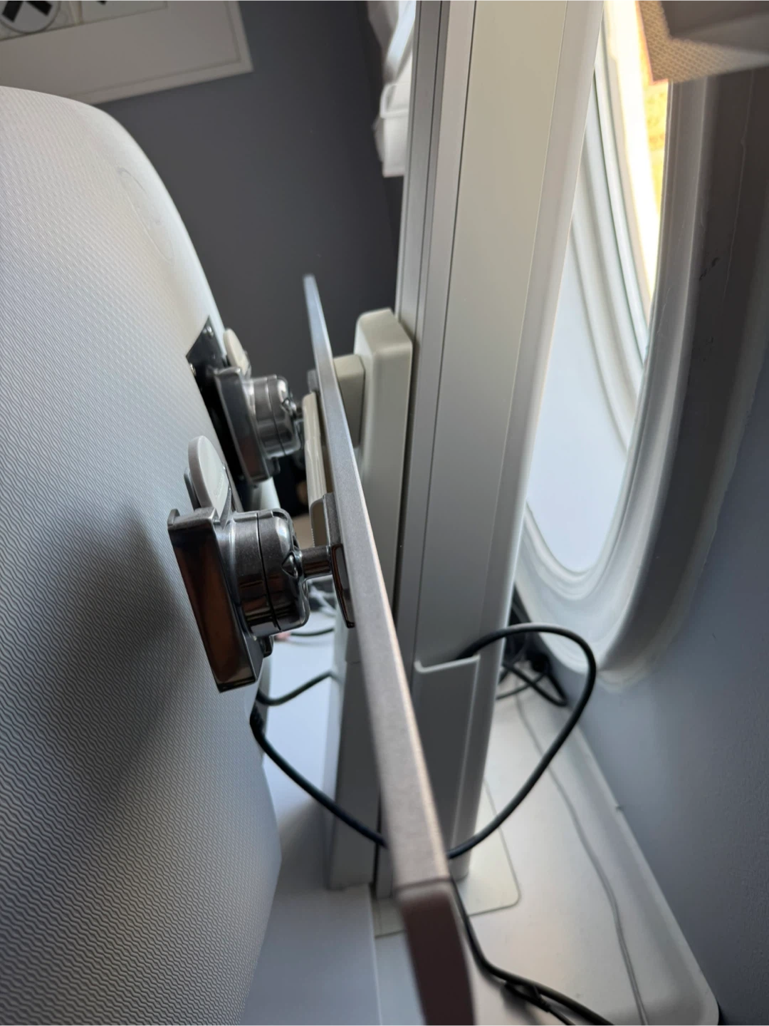 White Sit Stand Desk Converter - Humanscale dual monitor - photo 5