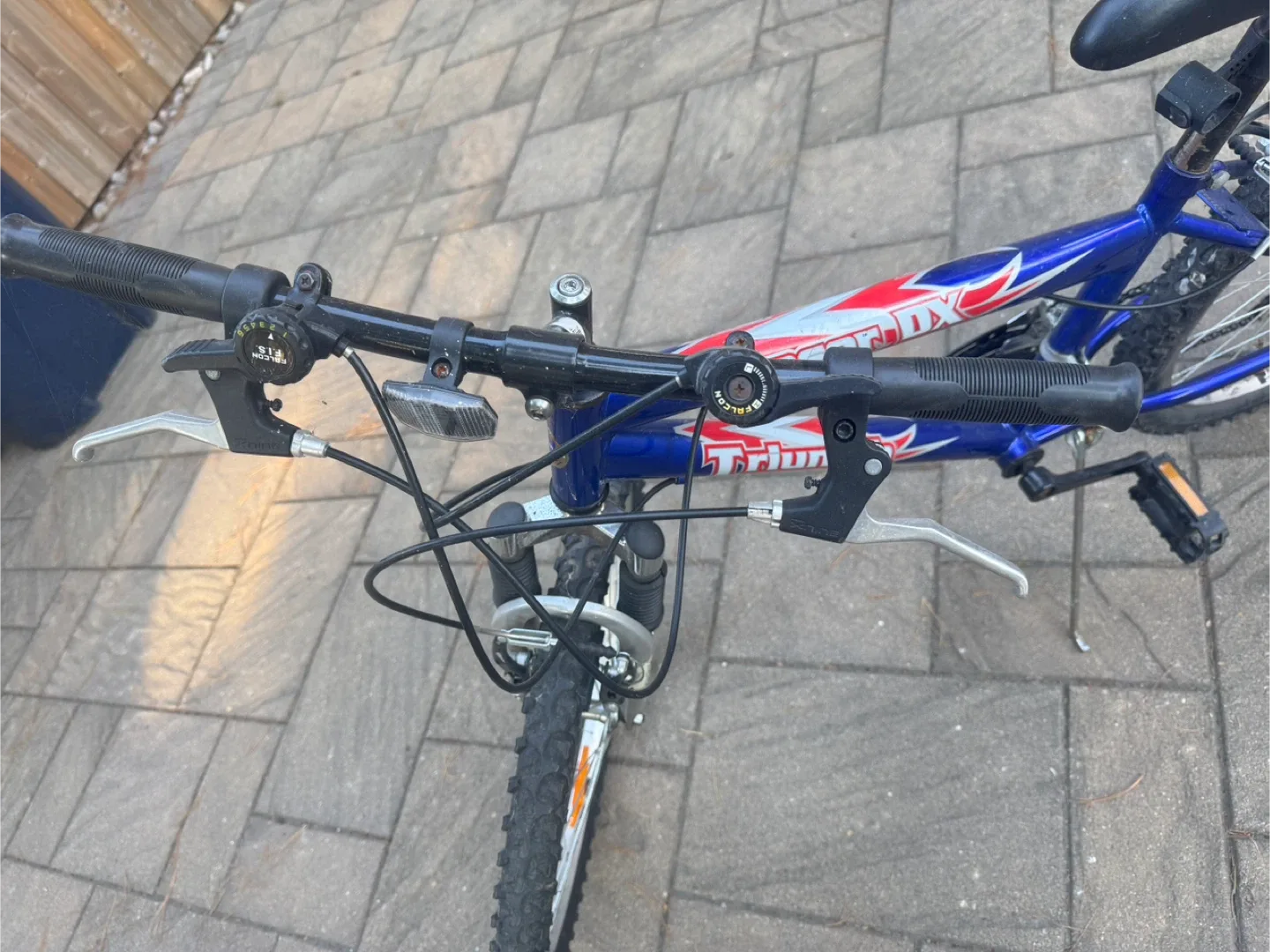 Teenager Triumph Rock 26" Blue Mountain Bike image indicator(7)