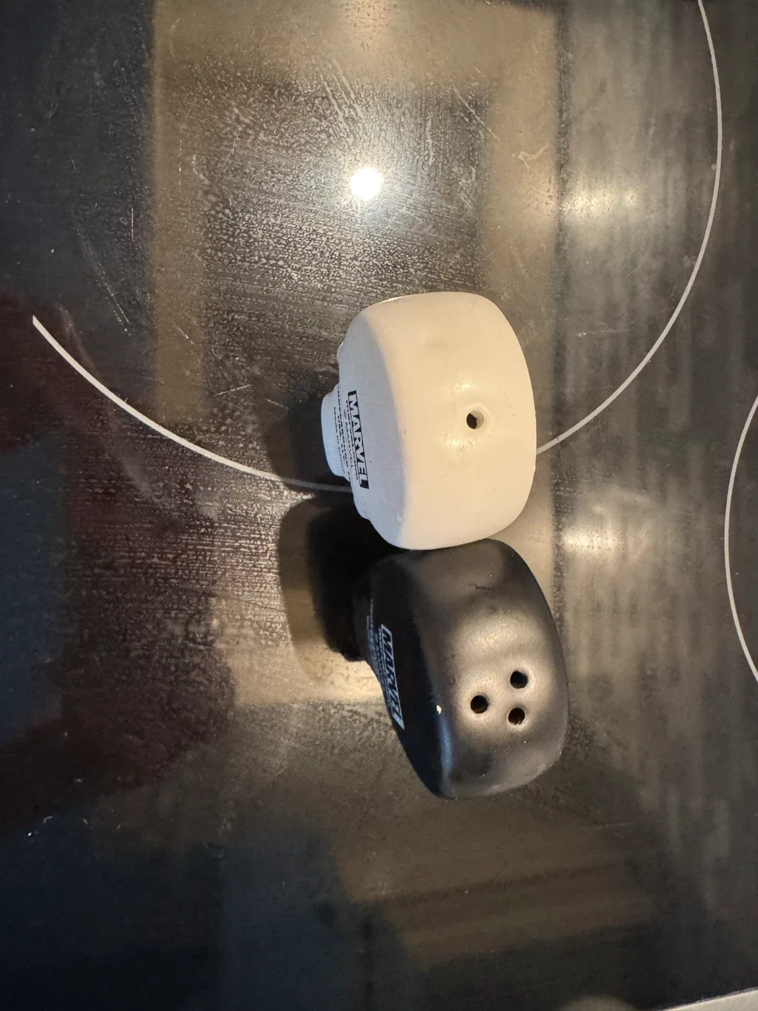 Marvel Skull table Salt & Pepper shaker image indicator(3)