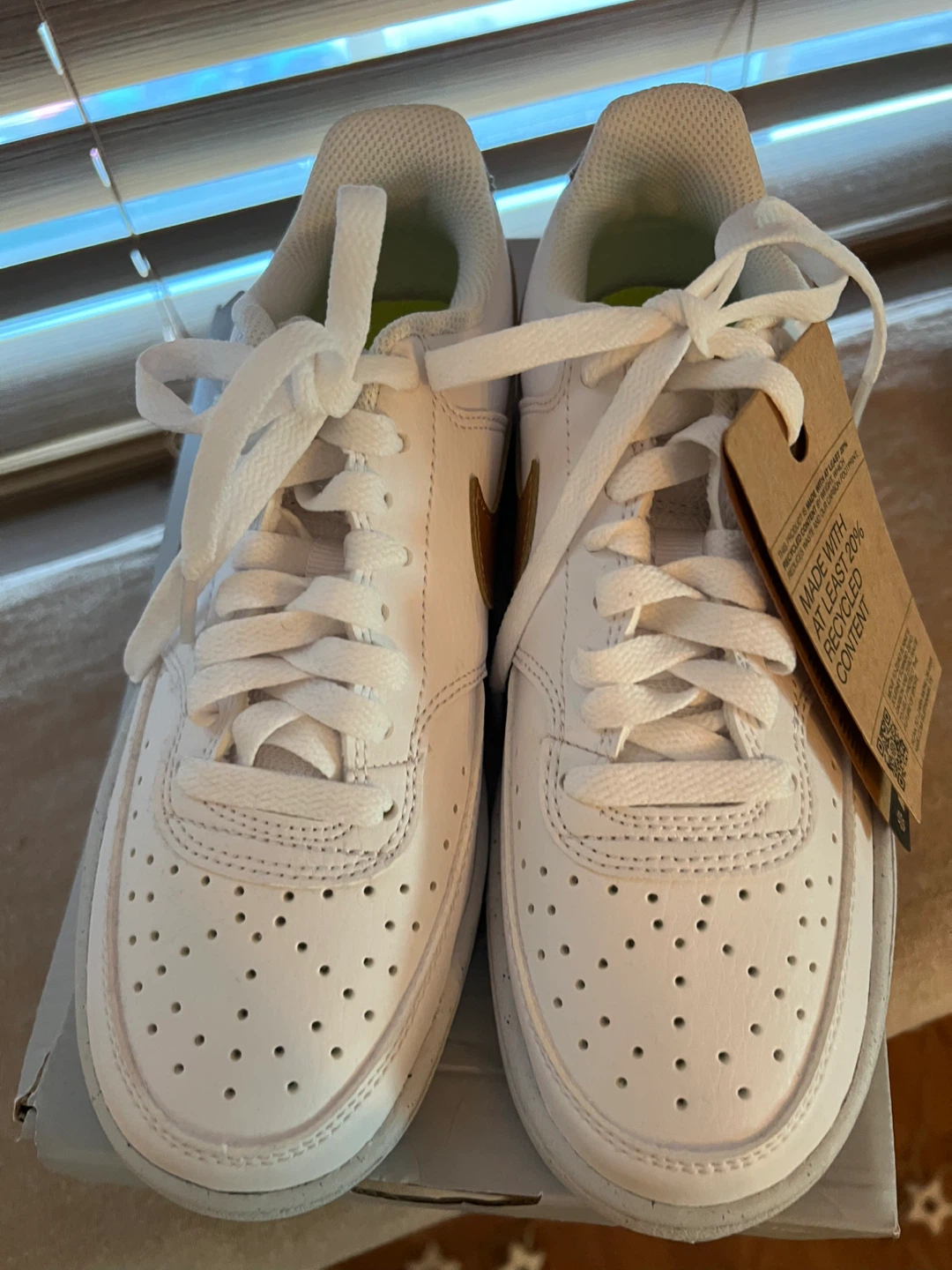 Nike Air Force 1 - White/Gold Size 6 - photo 2