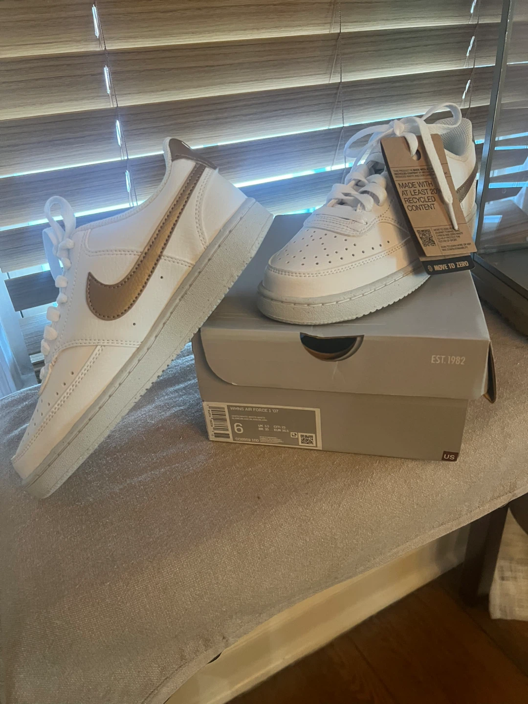 Nike Air Force 1 - White/Gold Size 6