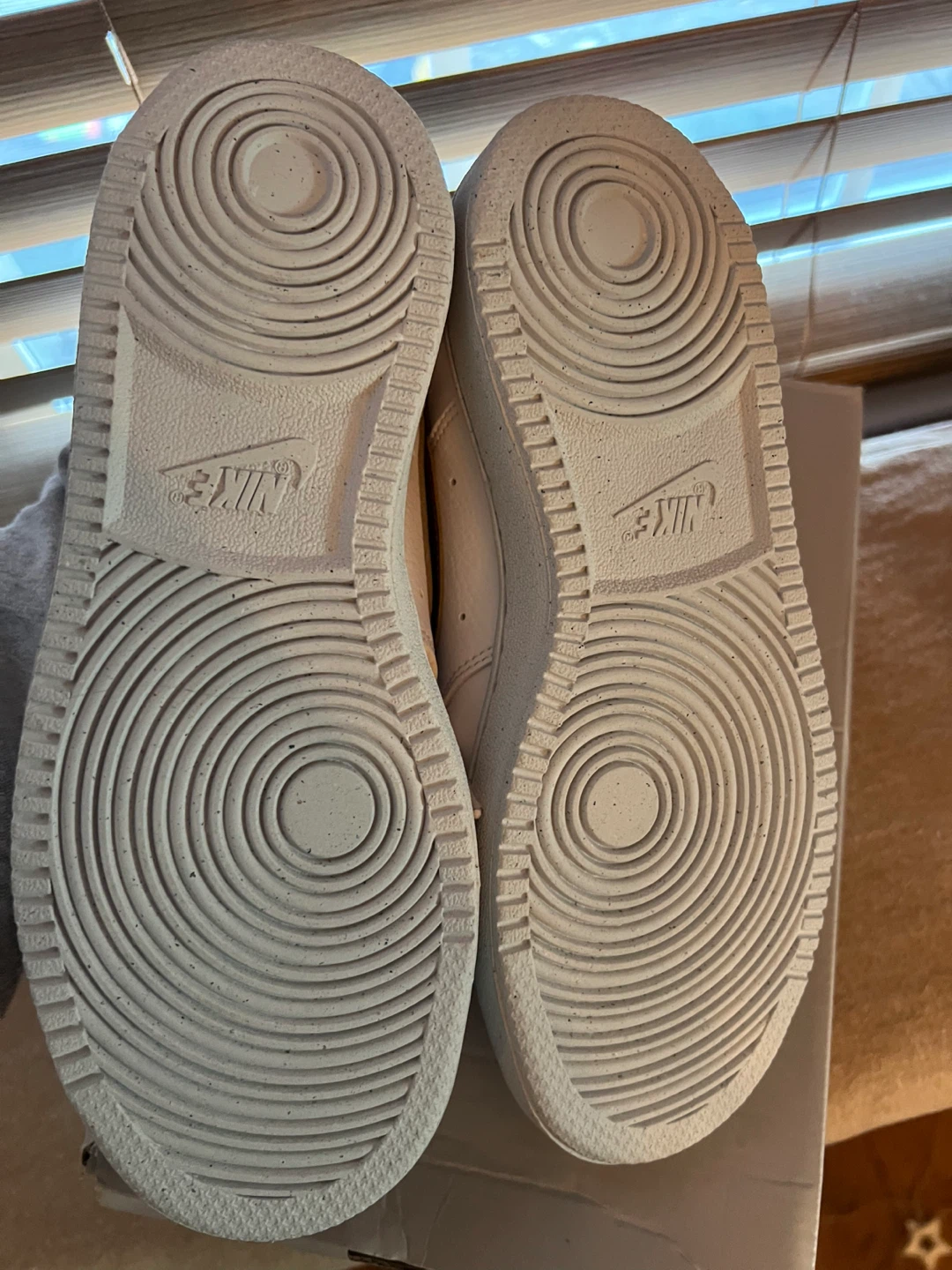 Nike Air Force 1 - White/Gold Size 6 - photo 3
