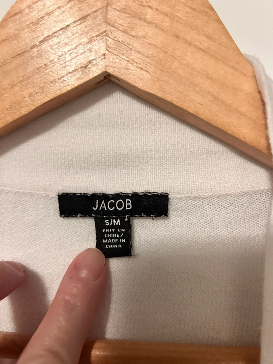 White short sleeved sweater image indicator(5)